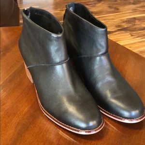 NWOT Toms Leila booties